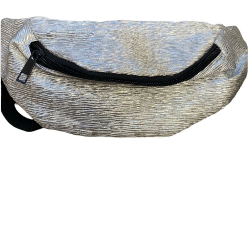 Lightweight silver Y2K Fanny pack NEW!